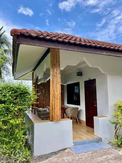 Bungalow familiare (4 adulti) con vista sul giardino — Pen's Bungalow Koh Phangan